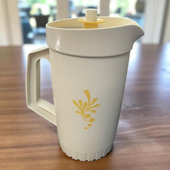 Vintage Tupperware 1 Quart Pitcher Almond Harvest Gold Push Button Lid 874 USA - Picture 13 of 13